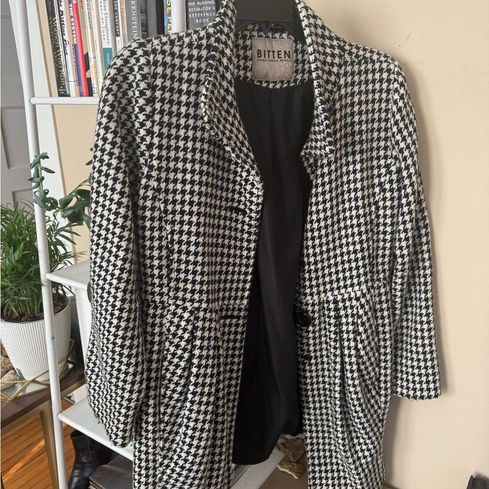 BITTEN Sarah Jessica Parker Black and White Trench Coat